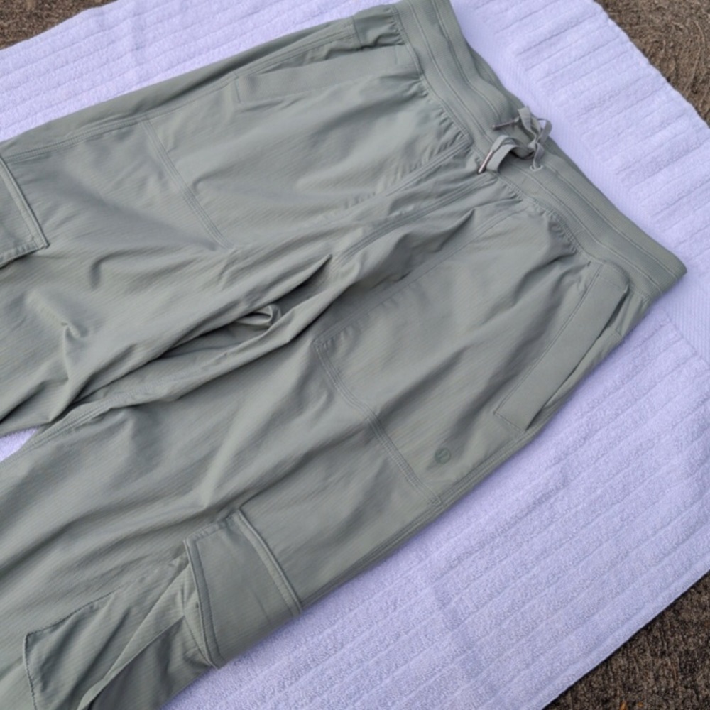 Lululemon NWOT Dance Studio Cargo Pants Palm Court Sage Green Small 4 6 - Picture 6 of 6